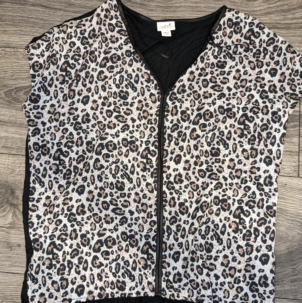 NWOT Jaclyn Smith leopard print blouse top